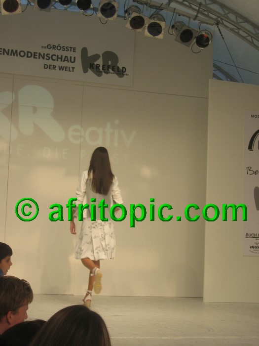 ../Images/Krefeld-Strssenmodenschau-2005 595.jpg